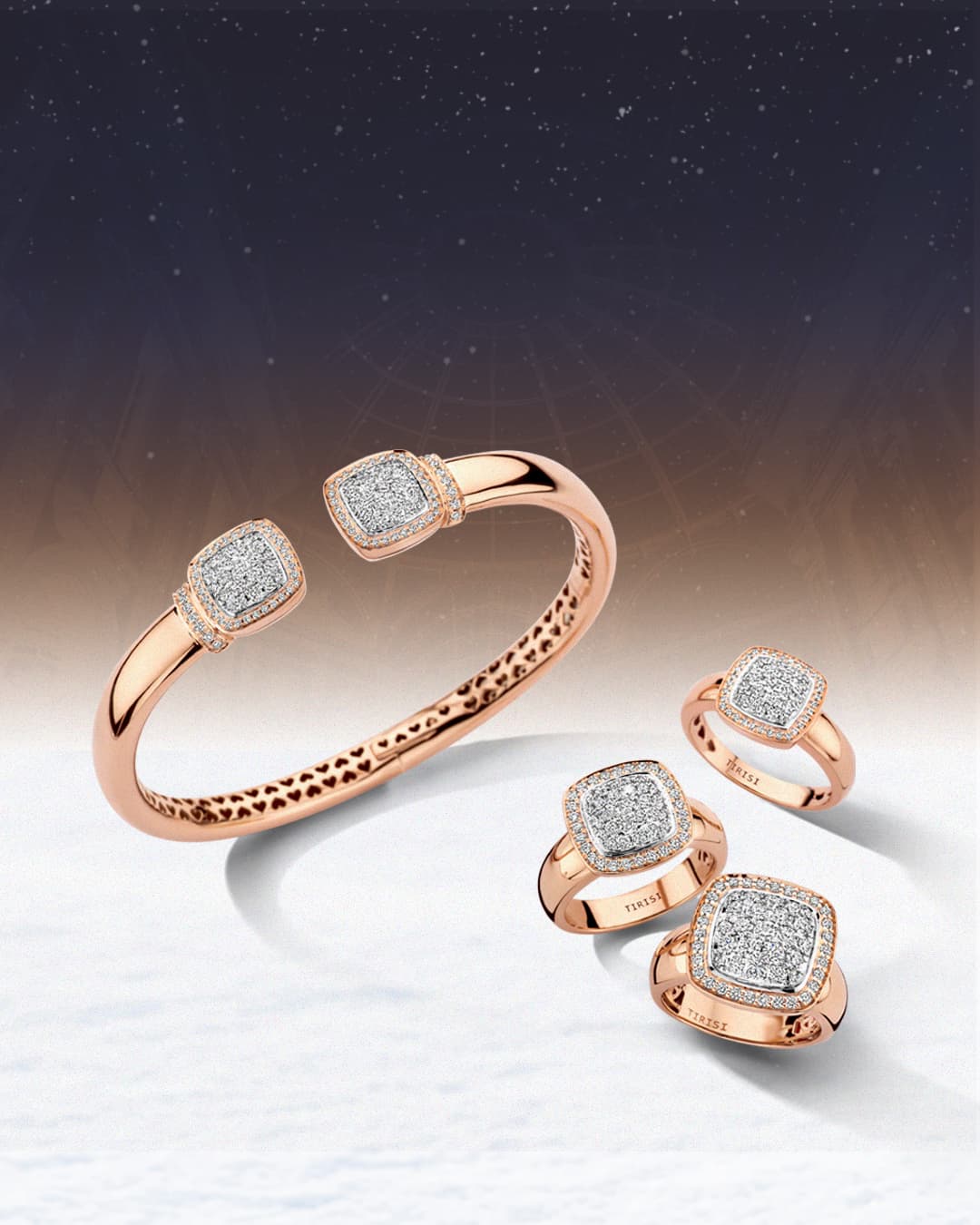 This seasonal social media concept was created for Tirisi Jewelry, combining the elegance of the collection with a refined winter atmosphere. The objective was to develop a visually engaging campaign that highlights the jewelry while evoking the warm and luxurious feeling of the holiday season.