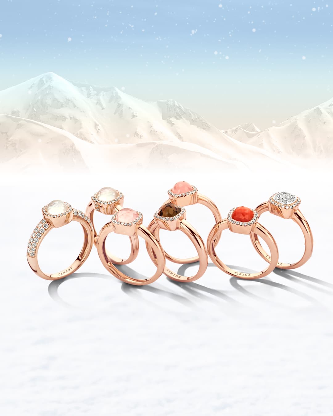 This seasonal social media concept was created for Tirisi Jewelry, combining the elegance of the collection with a refined winter atmosphere. The objective was to develop a visually engaging campaign that highlights the jewelry while evoking the calm and luxurious feeling of the winter season.